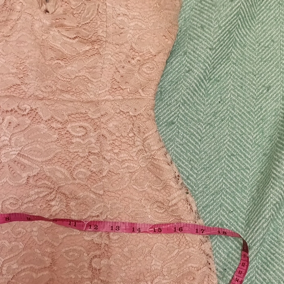 Bebé Scallop Lace midi Dress - Picture 12 of 12